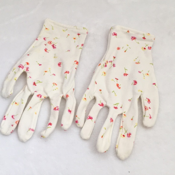 Woman’s white gloves with red & orange flowers and purple mittens - Picture 2 of 3